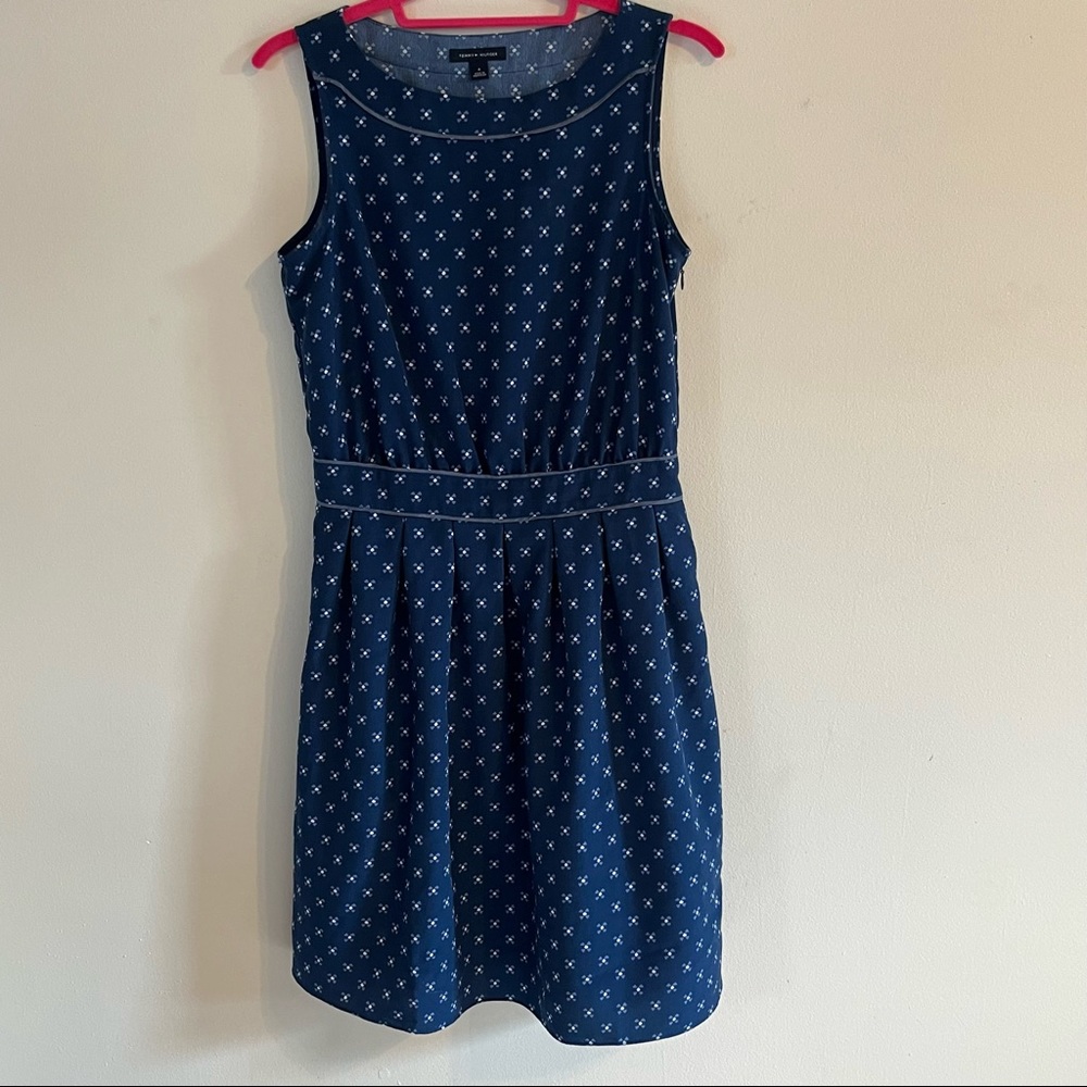 Tommy Hilfiger blue dress sz 6 defined waist A line skirt star abstract pattern